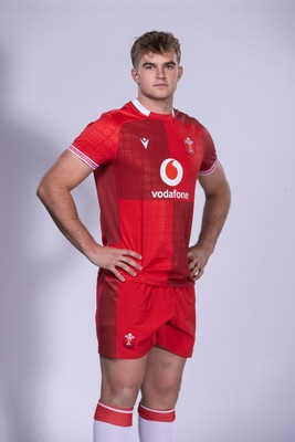 271025 - Wales Rugby Squad Portraits - James Fender