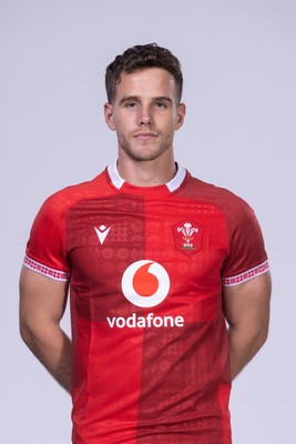 271025 - Wales Rugby Squad Portraits - Kieran Hardy