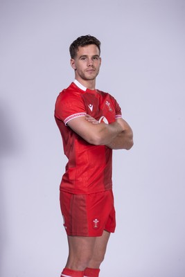271025 - Wales Rugby Squad Portraits - Kieran Hardy