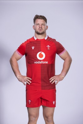 271025 - Wales Rugby Squad Portraits - Olly Cracknell