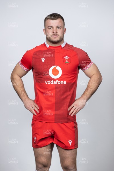 171125 - Wales Rugby Squad Portraits - Harri Deaves