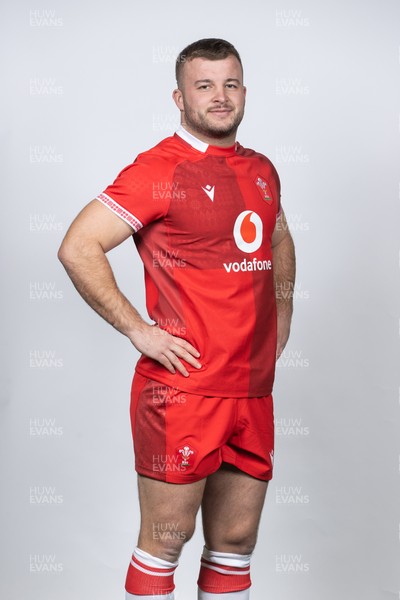 171125 - Wales Rugby Squad Portraits - Harri Deaves