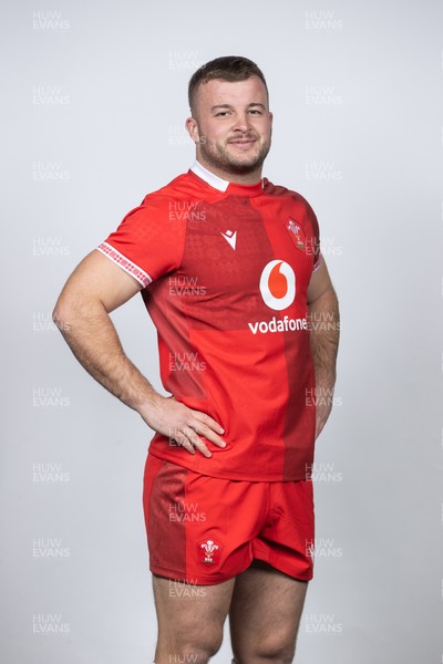 171125 - Wales Rugby Squad Portraits - Harri Deaves