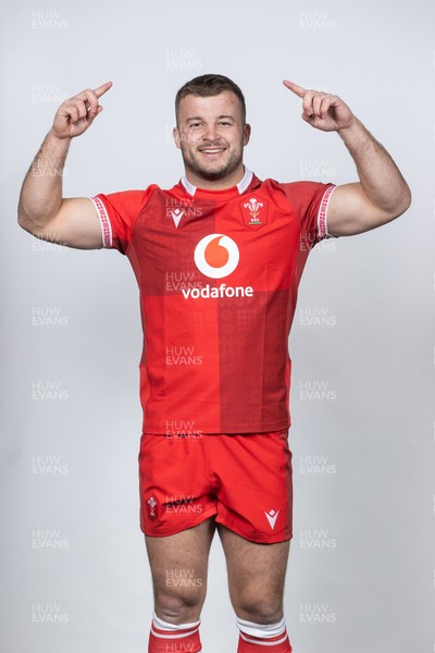 171125 - Wales Rugby Squad Portraits - Harri Deaves