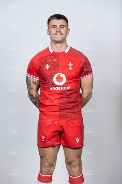 171125 - Wales Rugby Squad Portraits - Joe Roberts