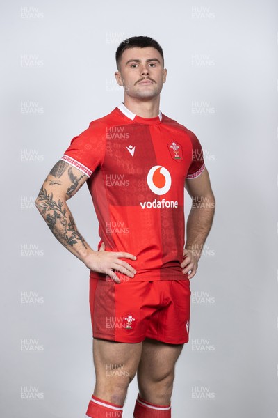 171125 - Wales Rugby Squad Portraits - Joe Roberts