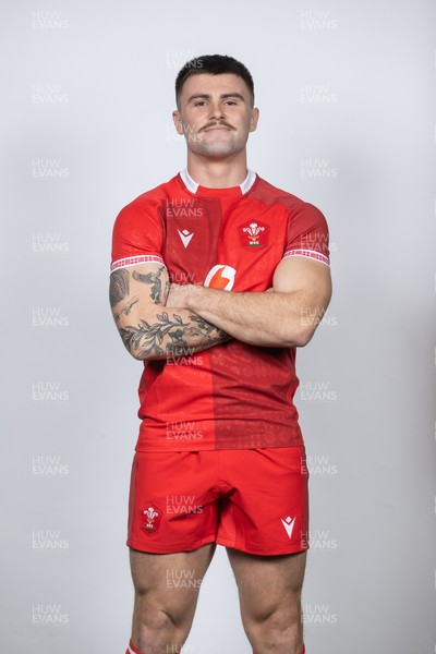 171125 - Wales Rugby Squad Portraits - Joe Roberts