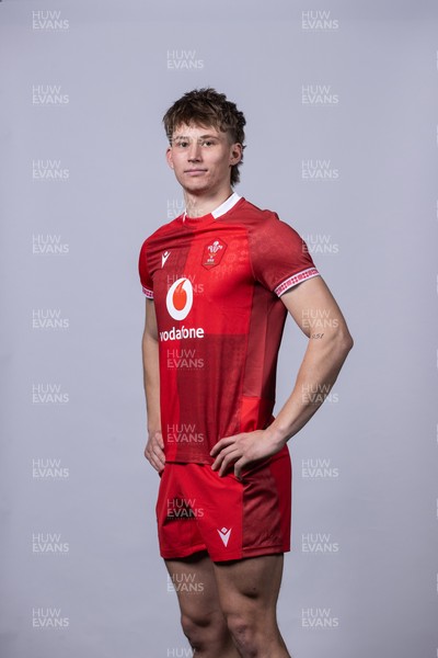 241125 - Wales Rugby Squad Portraits - Ellis Mee