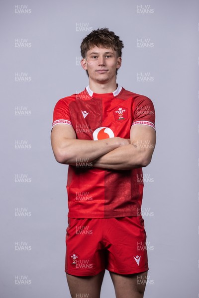 241125 - Wales Rugby Squad Portraits - Ellis Mee
