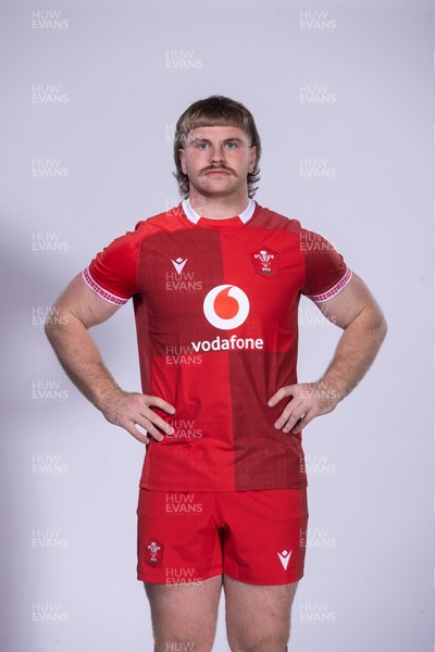 271025 - Wales Rugby Squad Portraits - Aaron Wainwright