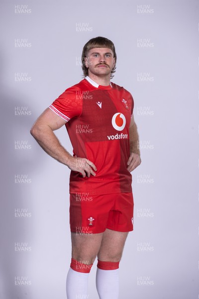 271025 - Wales Rugby Squad Portraits - Aaron Wainwright
