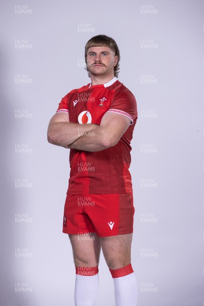 271025 - Wales Rugby Squad Portraits - Aaron Wainwright
