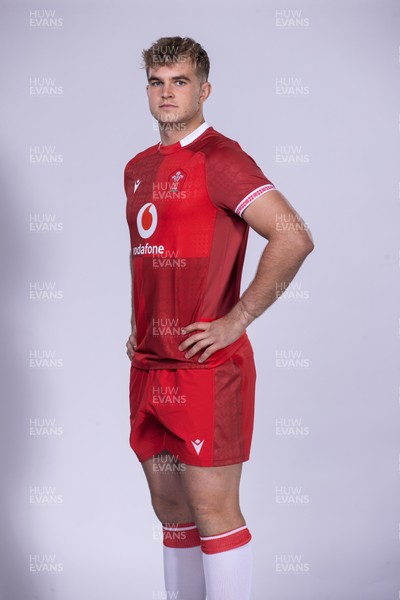 271025 - Wales Rugby Squad Portraits - James Fender