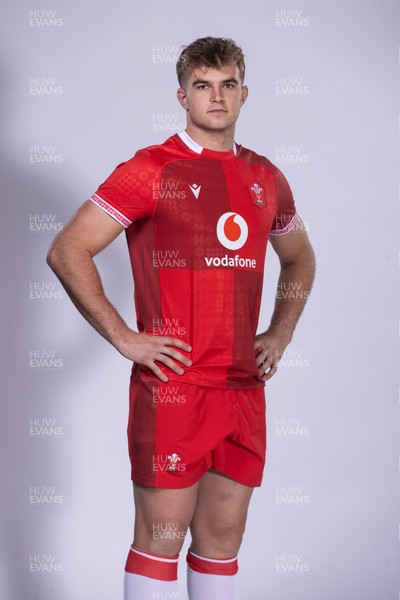 271025 - Wales Rugby Squad Portraits - James Fender