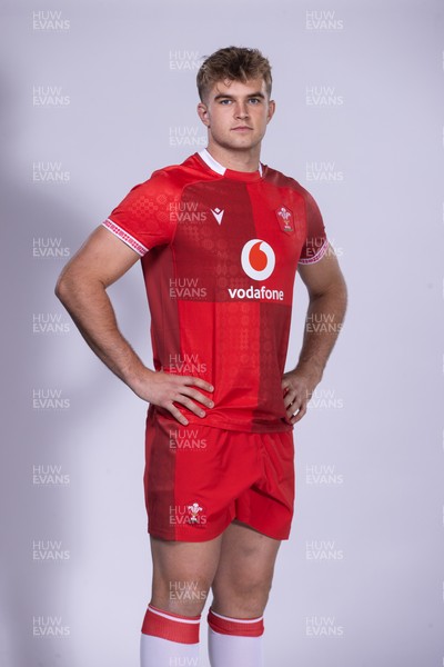 271025 - Wales Rugby Squad Portraits - James Fender