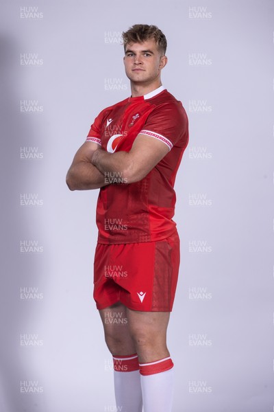 271025 - Wales Rugby Squad Portraits - James Fender