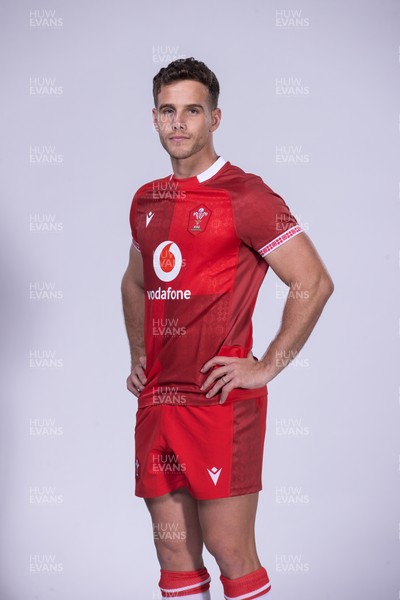 271025 - Wales Rugby Squad Portraits - Kieran Hardy