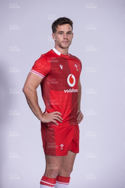 271025 - Wales Rugby Squad Portraits - Kieran Hardy