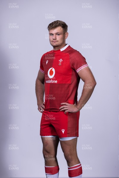 281025 - Wales Rugby Squad Portraits - Taine Plumtree