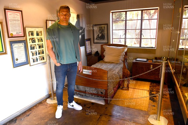 060722 - Wales Rugby Squad Nelson Mandela's House Tour - Dan Biggar during a tour of Nelson Mandela’s House, 8115 Orlando West in Soweto
