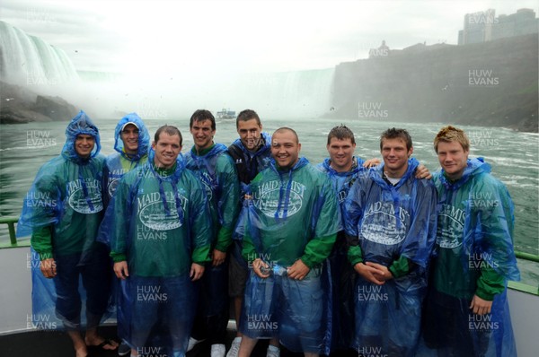 28.05.09 - Wales Rugby - (L-R)Chris Czekaj, Tom James, Paul James, Sam Warburton, Josh Turnbull, Craig Mitchell, Richard Hibbard, Dan Biggar and Jonathan Spratt during a visit to Niagara Falls. 