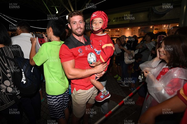 011019 - Wales Rugby Welcome to Otsu -  Leigh Halfpenny meets locals