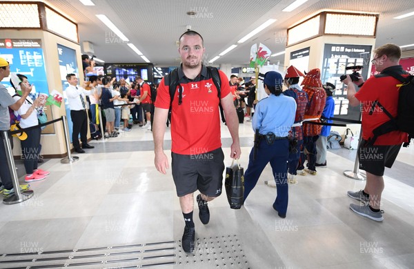 061019 - Wales Rugby Squad Travel to Oita - Ken Owens arrives in Oita Airport to be greeted by local people