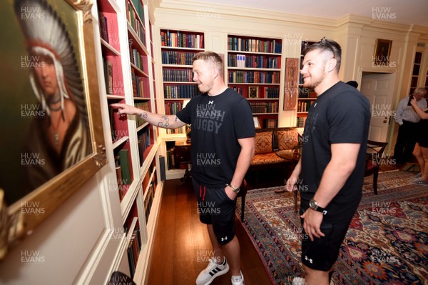 010618 - Wales Rugby Squad Visit The White House - James Davies and Steff Evans during a tour of The White House