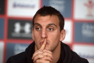 041114 - Wales Rugby Team Announcement -Wales captain Sam Warburton talks to media