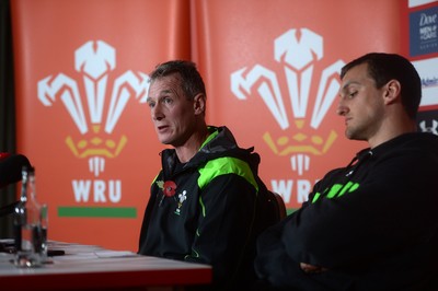 041114 - Wales Rugby Team Announcement -Wales coach Rob Howley and captain Sam Warburton (right) talk to media