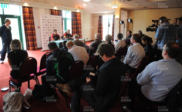 11.08.11 - Wales Rugby Team Announcement - Wales head coach Warren Gatland names his team to play England on Saturday with his captain Sam Warburton. 