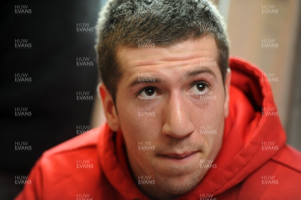 140313 - Wales Rugby Team Announcement -Justin Tipuric talks to reporters