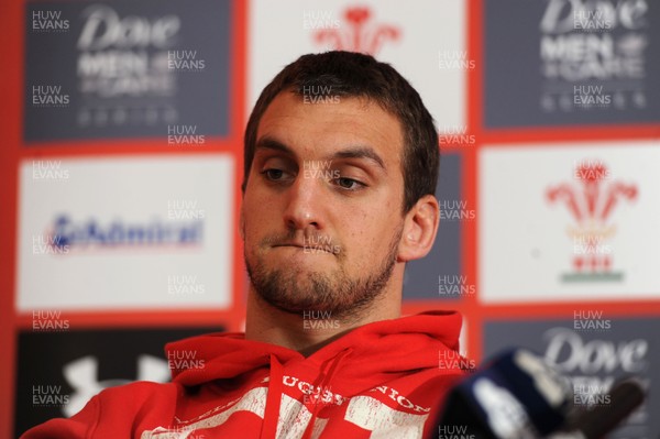 141113 - Wales Rugby Team Announcement -Sam Warburton talks to reporters