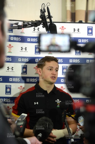 150316 - Wales Rugby Team Announcement -Hallam Amos talks to media