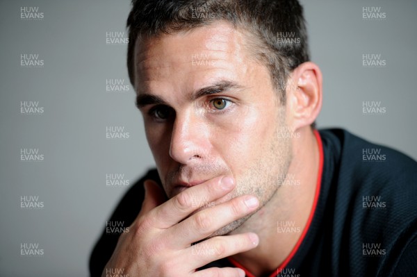 16.08.11 - Wales Rugby Team Announcement - Lee Byrne talks to reporters. 