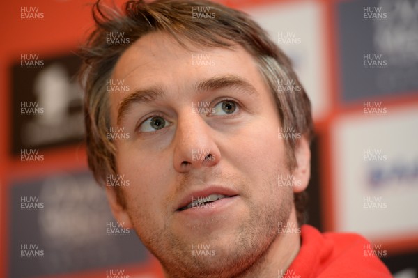 191113 - Wales Rugby Team Announcement -Ryan Jones talk to reporters