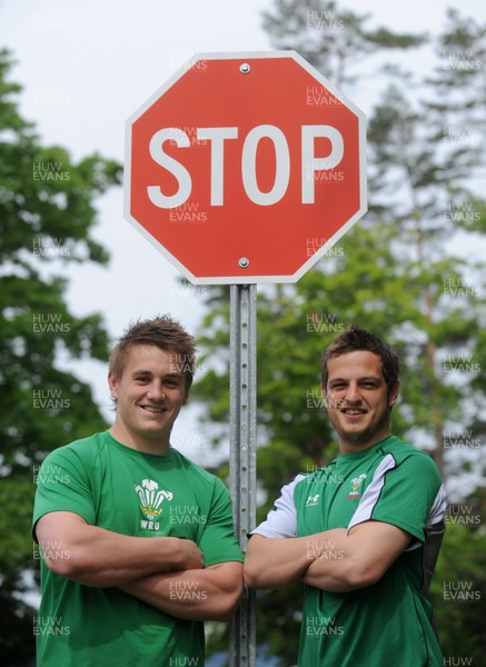 26.05.09 - Wales Rugby Team Announcement - Jonathan Davies(L) and Daniel Evans who will win their first Welsh caps when they play Canada on Saturday. 