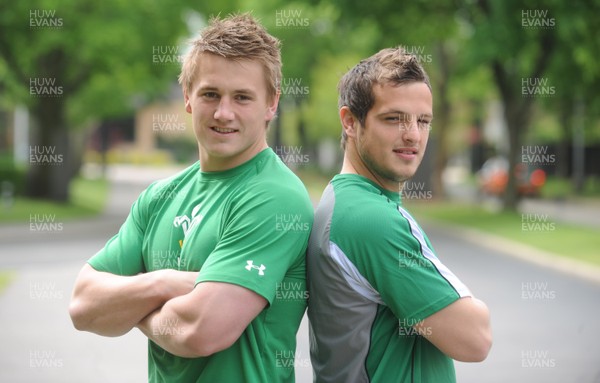 26.05.09 - Wales Rugby Team Announcement - Jonathan Davies(L) and Daniel Evans who will win their first Welsh caps when they play Canada on Saturday. 