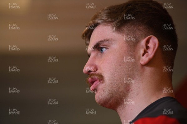 281119 - Wales Rugby Team Announcement - Aaron Wainwright talks to media