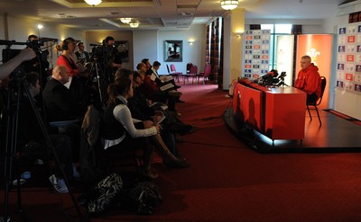 17.11.09 - Wales Rugby Team Announcement - Wales head coach Warren Gatland announces his team to play Argentina on Saturday. 