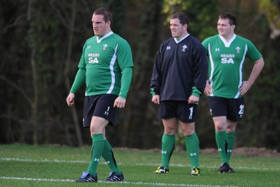 17.11.09 - Wales Rugby Training - Gethin Jenkins and Paul James(r) during training. 