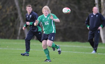 17.11.09 - Wales Rugby Training - Duncan Jones during training. 