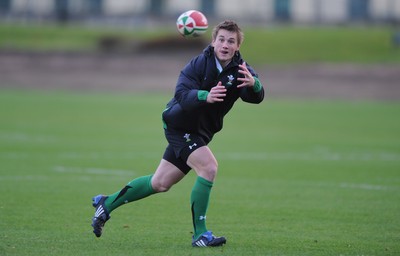 17.11.09 - Wales Rugby Training - Jonathan Davies during training. 