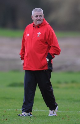 17.11.09 - Wales Rugby Training - Warren Gatland during training. 