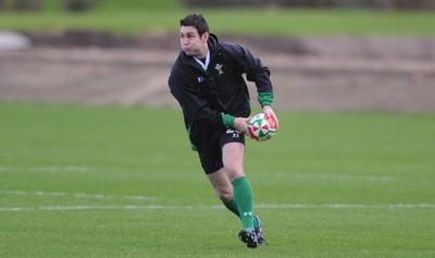 17.11.09 - Wales Rugby Training - Stephen Jones during training. 