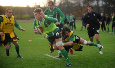 17.11.09 - Wales Rugby Training - Dan Lydiate during training. 