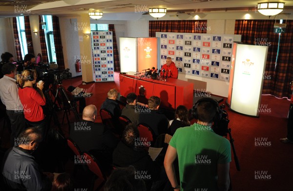 17.11.09 - Wales Rugby Team Announcement - Wales head coach Warren Gatland announces his team to play Argentina on Saturday. 