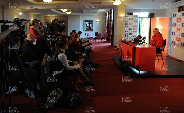 17.11.09 - Wales Rugby Team Announcement - Wales head coach Warren Gatland announces his team to play Argentina on Saturday. 