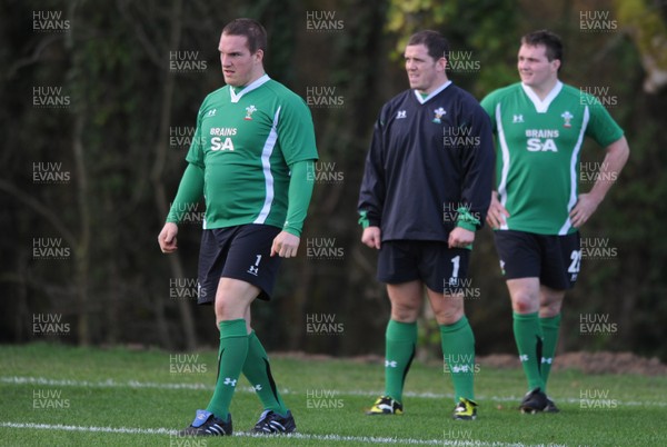 17.11.09 - Wales Rugby Training - Gethin Jenkins and Paul James(r) during training. 
