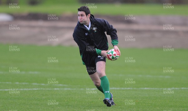 17.11.09 - Wales Rugby Training - Stephen Jones during training. 